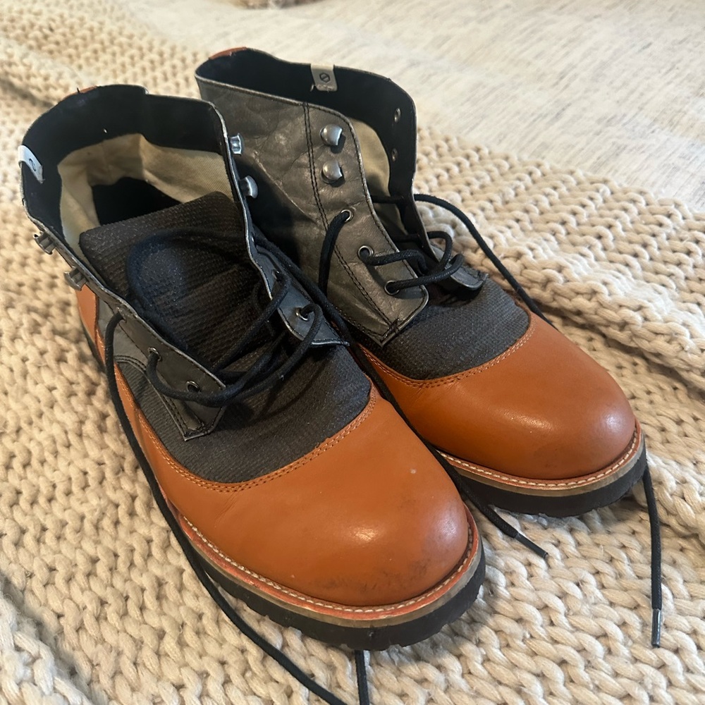 The UT Lab mens boots